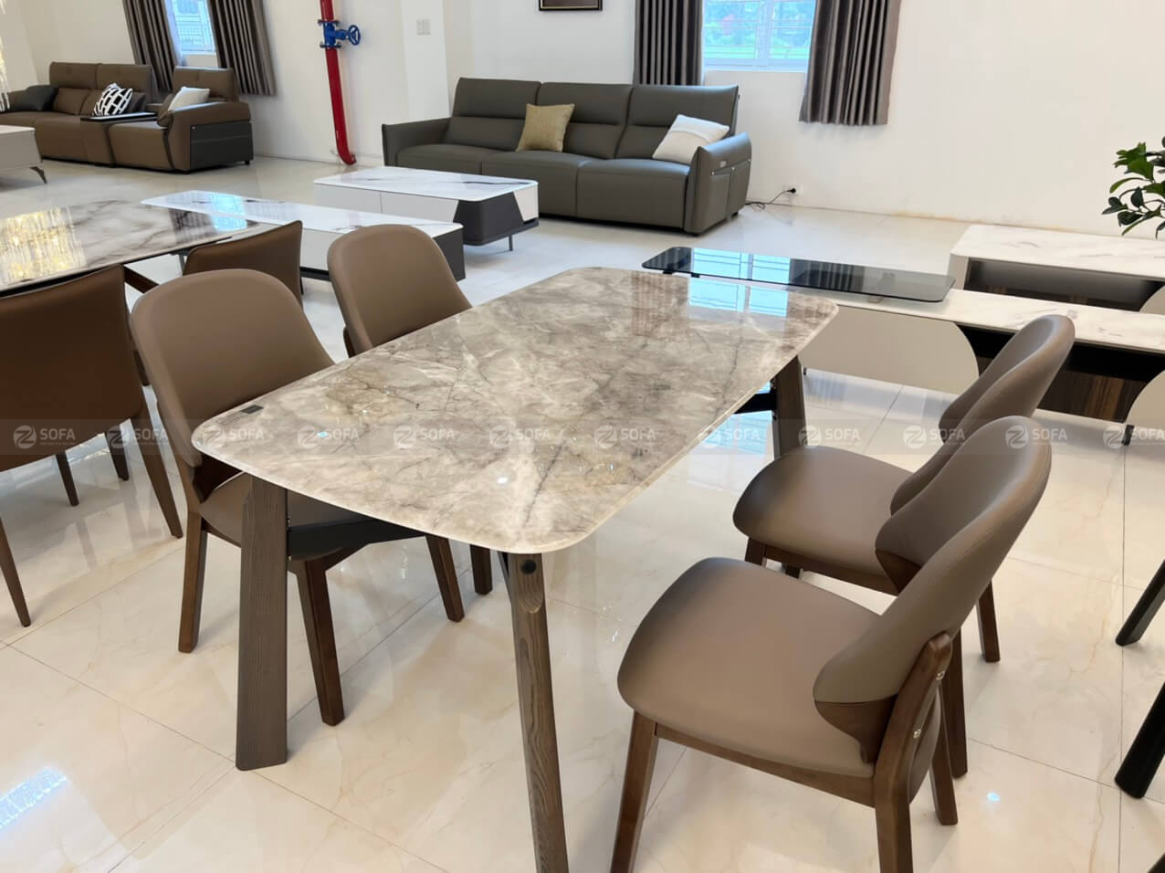 Bộ bàn ăn tốt và 4 ghế nên chọn mua từ doanh nghiệp nào?